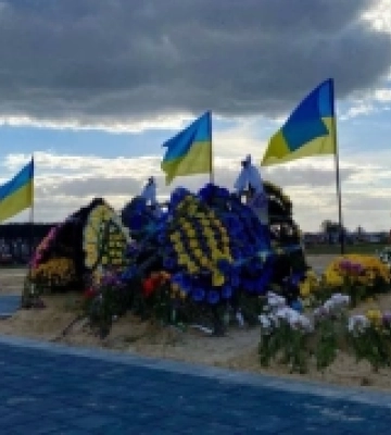 У Сарнах облаштовують п'яту лінію Алею Героїв на кладовищі