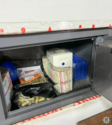 Торгували наркотиками, зброєю та вибухівкою – на Миколаївщині поліцейські перекрили міжрегіональний канал збуту
