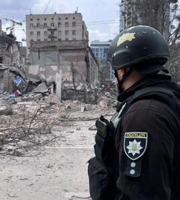 Взрывы в Киеве: в Печерском районе обломки ракеты повредили жилой дом — КГВА