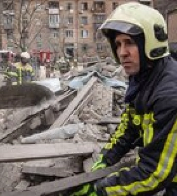 Ракетный удар по Киеву: мэрия поделилась кадрами разрушений в Печерском районе – видео