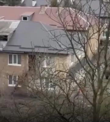 В Киеве под звуки взрывов дети бежали в укрытие