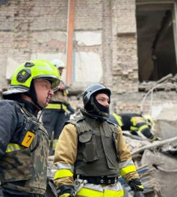 Пошкоджено будівлю спортзалу: фото наслідків обстрілу столиці