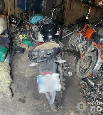 На Маневиччині мотоцикл в&#039;їхав у дерево – водія і пасажира госпіталізували 