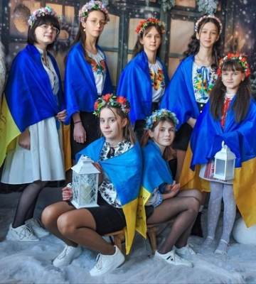 Зібрали чверть мільйона гривень: на Волині школярки організували лотерею, щоб допомагати ЗСУ 