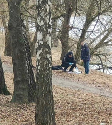 У Глухові біля озера знайшли тіло чоловіка