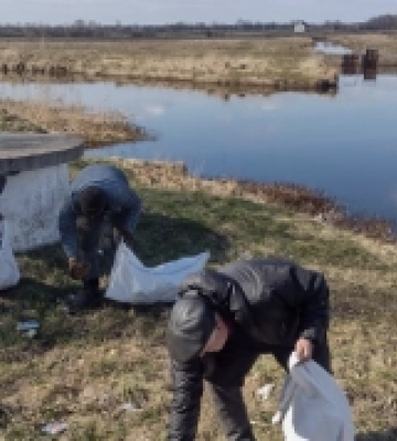 На Любешівщині  прибрали береги річок та впорядкували  бесідку  біля  водосховища