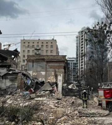 Российский удар уничтожил здание академии имени Бойчука: фоторепортаж с места атаки по Киеву