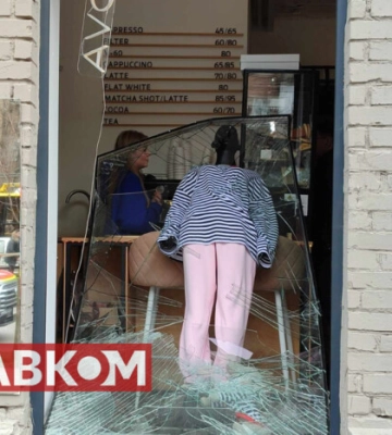 «Еспресо готувалося під час вибуху». Як київська кав&#039;ярня працює після обстрілу (відео)