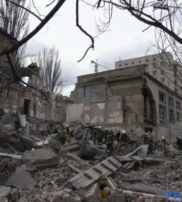 Атака на Київ — уламки ракет прилетіли в художню академію