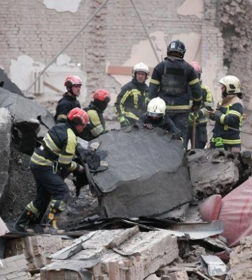 У Києві вже десять постраждалих після російського удару. Розбір завалів продовжується