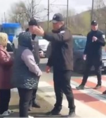 У двох селах на Закарпатті люди перекрили дороги: що відомо