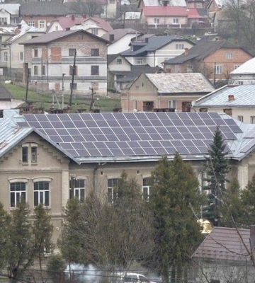 Зекономили 75 тисяч гривень: на Тернопільщині встановили сонячні панелі на лікарні