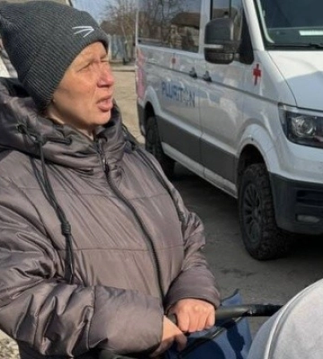 "Через дітей, через онуків прийшлось виїжджати": як мешканців Сумщини евакуюють на Західну Україну