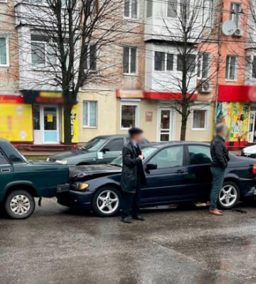 ДТП за участі трьох автівок сталася у Кропивницькому