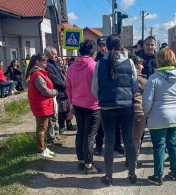 На Закарпатті жінки перекривали трасу “Київ-Чоп” – невдоволені мобілізацією та роботою ТЦК (ФОТО)
