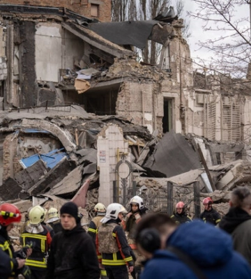 В Киеве одна из ракет сегодня разрушила Академию искусств - фото