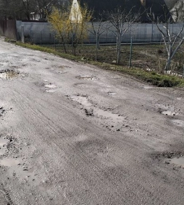 Майже 20 років без ремонту: чи полагодять дороги на Трутовського та Городецькій у Луцьку