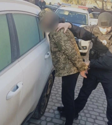 Во Львове мужчины в масках ограбили банк: подробности