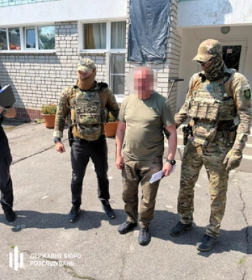 Будут судить военкома из Запорожья за незаконную выплату подчиненным боевых