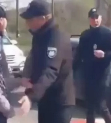 На Закарпатті жінки перекрили трасу Київ-Чоп: що відомо (ВІДЕО)