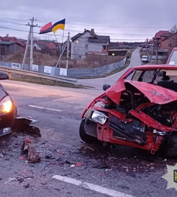 На Львівщині внаслідок аварії госпіталізували водія