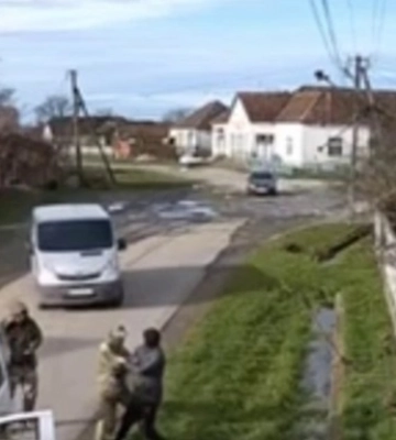 Повалили на землю и нанесли несколько ударов: в Мукачево новый скандал с участием ТЦК