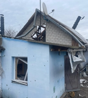 Росіяни за добу обстріляли 15 населених пунктів Херсонщини, є влучання в адмінбудівлю