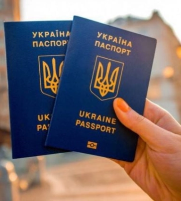 В Мелитополе процветает новый вид бизнеса - за 10 тысяч рублей скупают украинские паспорта 