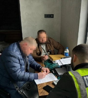 Виписував довідки з вигаданими хворобами: правоохоронці викрили главу ВЛК