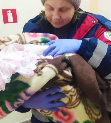 На Тернопільщині працівники швидкої допомоги приймали пологи