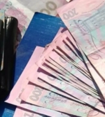 У Луцьку поліцейський вимагав у переселенця 19 тисяч гривень, його відсторонили від роботи