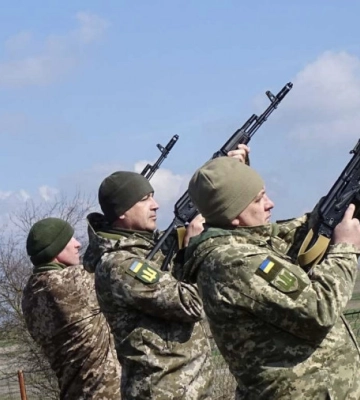 За один день в громаді повідомили про дві втрати: на Волині прощалися із Героєм Віктором Трубою