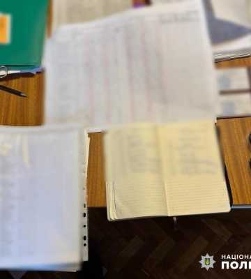 Нарахували понад 270 тисяч гривень фіктивним працівникам: на Одещині повідомили підозри службовцям та підставним особам