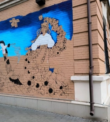 У Дніпрі на Володимира Антоновича почали малювати стінопис на фасаді пам’ятки архітектури