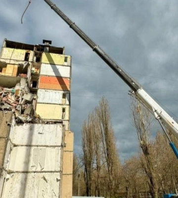 В Одесі розпочали демонтаж зруйнованої дроном частини багатоповерхівки