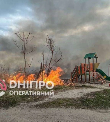 У Дніпрі на вулиці Інгульській загасили масштабну пожежу