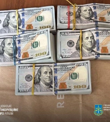 100 тыс. долл. за махинации в медсфере в прифронтовой зоне: на взятке разоблачили двух депутатов Сумского облсовета