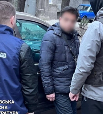 За гроші допомагав з «оформленням» паспортів: у Харкові затримали ділка
