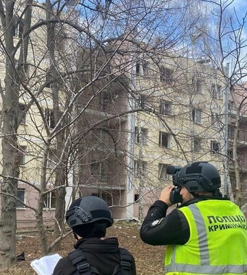 Ракетний обстріл Харкова: зруйновано дах гуртожитку, постраждав чоловік