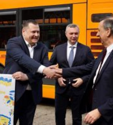 Мілан передає автобуси Дніпру
