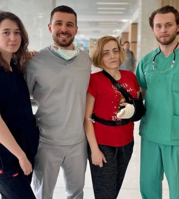 У Львові прооперували жінку, яка 30 років жила зі зрощеними пальцями рук