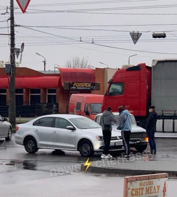 У Черкасах дві автівки не розминулися на перехресті