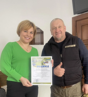 У Луцькій стоматполіклініці долучилися до придбання спорядження колезі, котрий захищає Україну. Фото