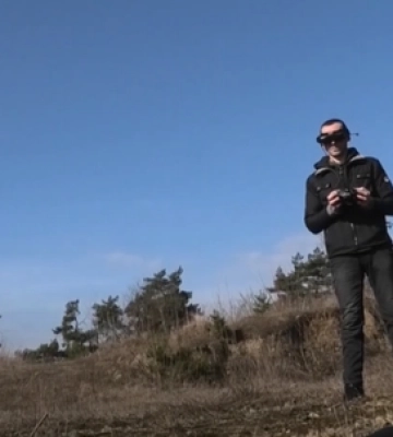 У Луцьку працює унікальна школа, в якій навчають керувати FPV-дронами (відео)