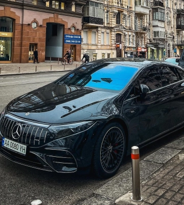В Киеве заметили самый мощный и быстрый электромобиль Mercedes 