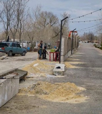 На Дніпропетровщині невідомі загороджують парканом зону відпочинку біля Блакитних озер