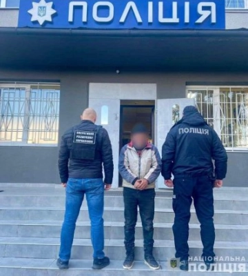 2000 доларів з людини: правоохоронці затримали закарпатця за підозрою у переправленні чоловіків через кордон