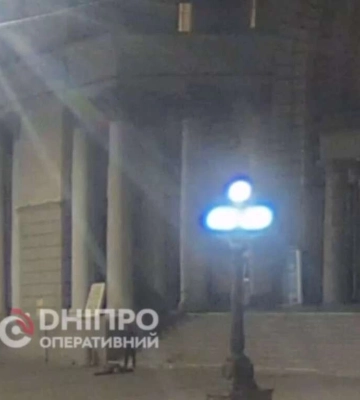 У Дніпрі на залізничному вокзалі одним ударом вбили чоловіка: відео 18+