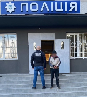 2000 доларів з людини: правоохоронці затримали закарпатця за підозрою у переправленні чоловіків через кордон