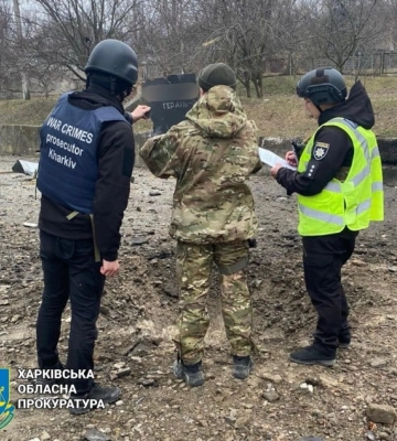 Рашисти вдарили безпілотниками по гімназії в Ізюмі